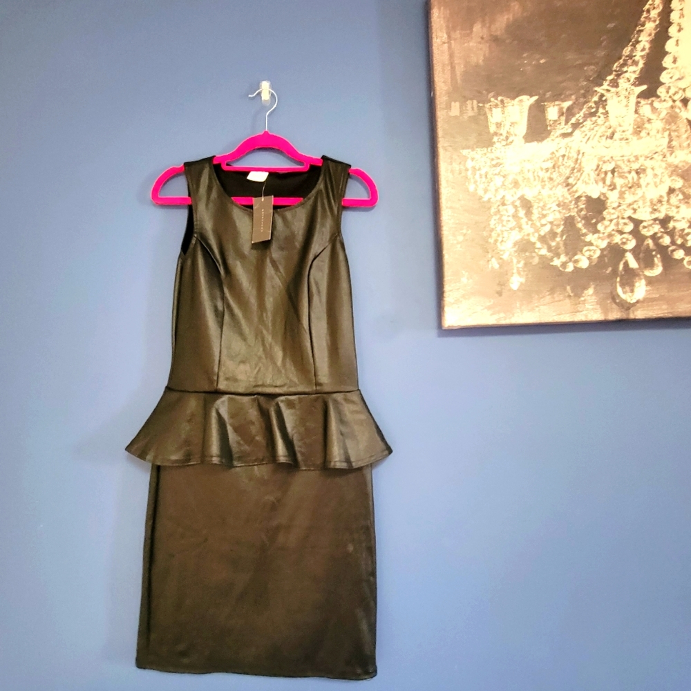 🤩NWT faux leather by Suzy Sheir (Calgary Canada)